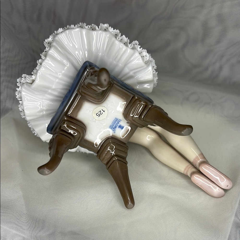 Lladro Porcelain Figurine, Ballet Descanso 05496 - Picture 9 of 12